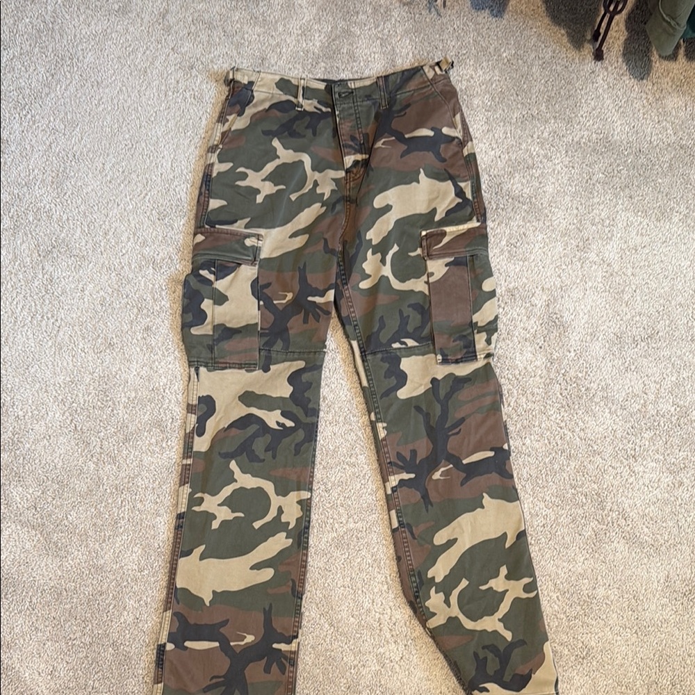 Good American Camouflage Cargo Pants